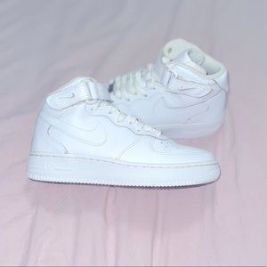 Nike Air Force 1 Mid LE
Boys' Grade School